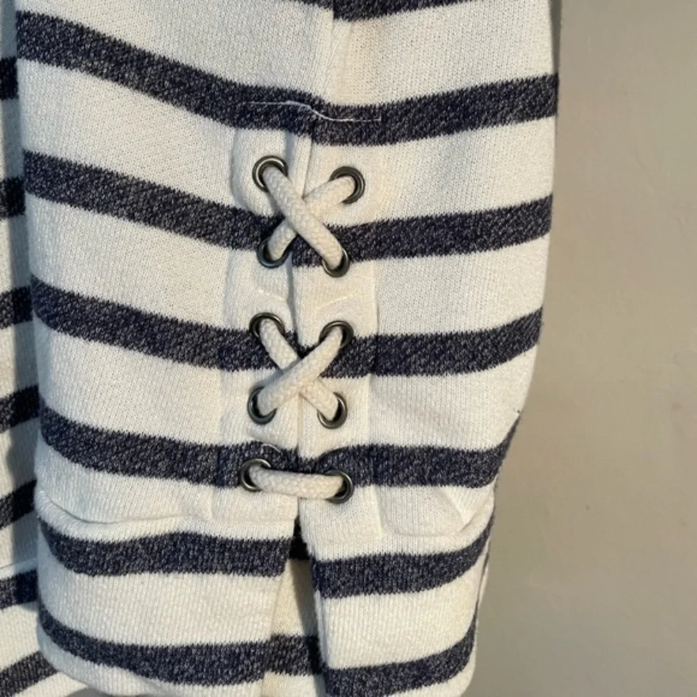 Old Navy Girl pre own pullover hoddie / stripe / XL w knot-slit accent both side